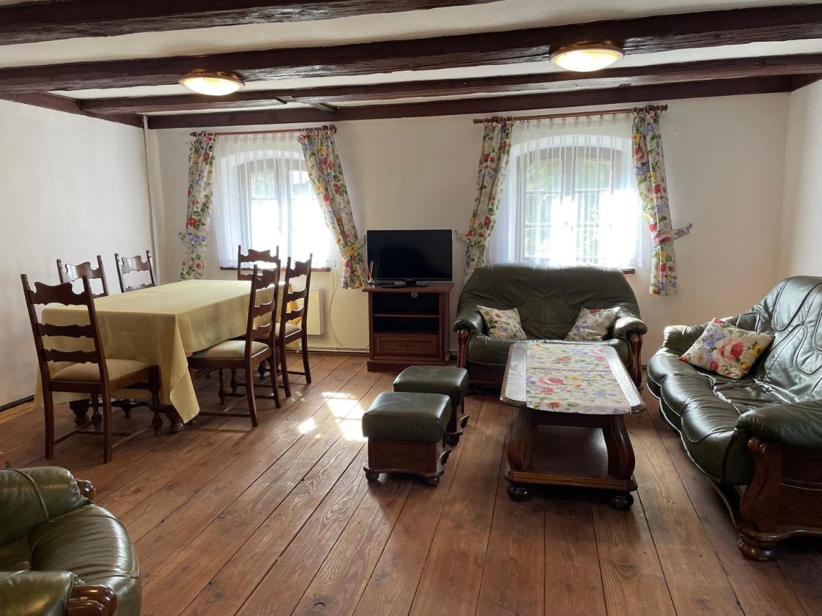 Apartament W Xix-Wiecznym Spichlerzu Nad Jeziorem Z Dostepem Do Parku I Widokiem Na Dworek Modrzewiowy Z 1823 Roku Szteklin Eksteriør billede