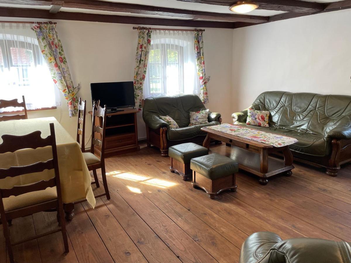 Apartament W Xix-Wiecznym Spichlerzu Nad Jeziorem Z Dostepem Do Parku I Widokiem Na Dworek Modrzewiowy Z 1823 Roku Szteklin Eksteriør billede