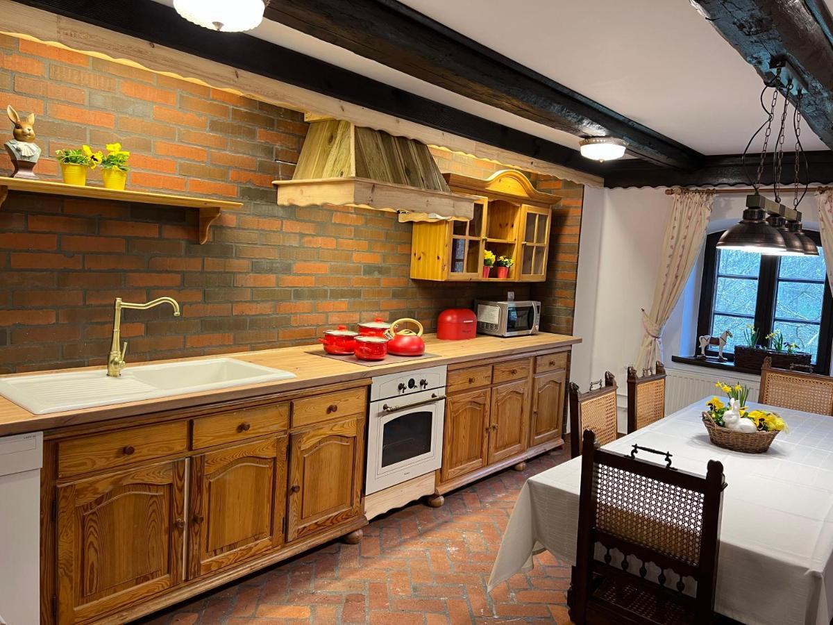 Apartament W Xix-Wiecznym Spichlerzu Nad Jeziorem Z Dostepem Do Parku I Widokiem Na Dworek Modrzewiowy Z 1823 Roku Szteklin Eksteriør billede