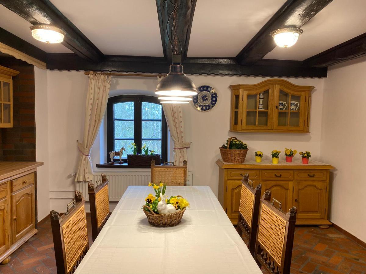 Apartament W Xix-Wiecznym Spichlerzu Nad Jeziorem Z Dostepem Do Parku I Widokiem Na Dworek Modrzewiowy Z 1823 Roku Szteklin Eksteriør billede