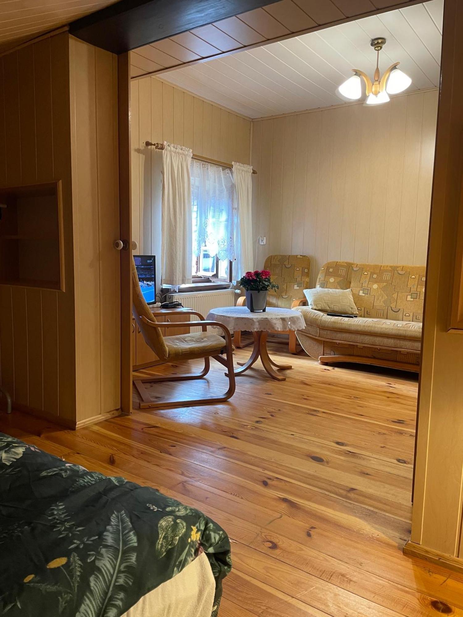 Apartament W Xix-Wiecznym Spichlerzu Nad Jeziorem Z Dostepem Do Parku I Widokiem Na Dworek Modrzewiowy Z 1823 Roku Szteklin Eksteriør billede